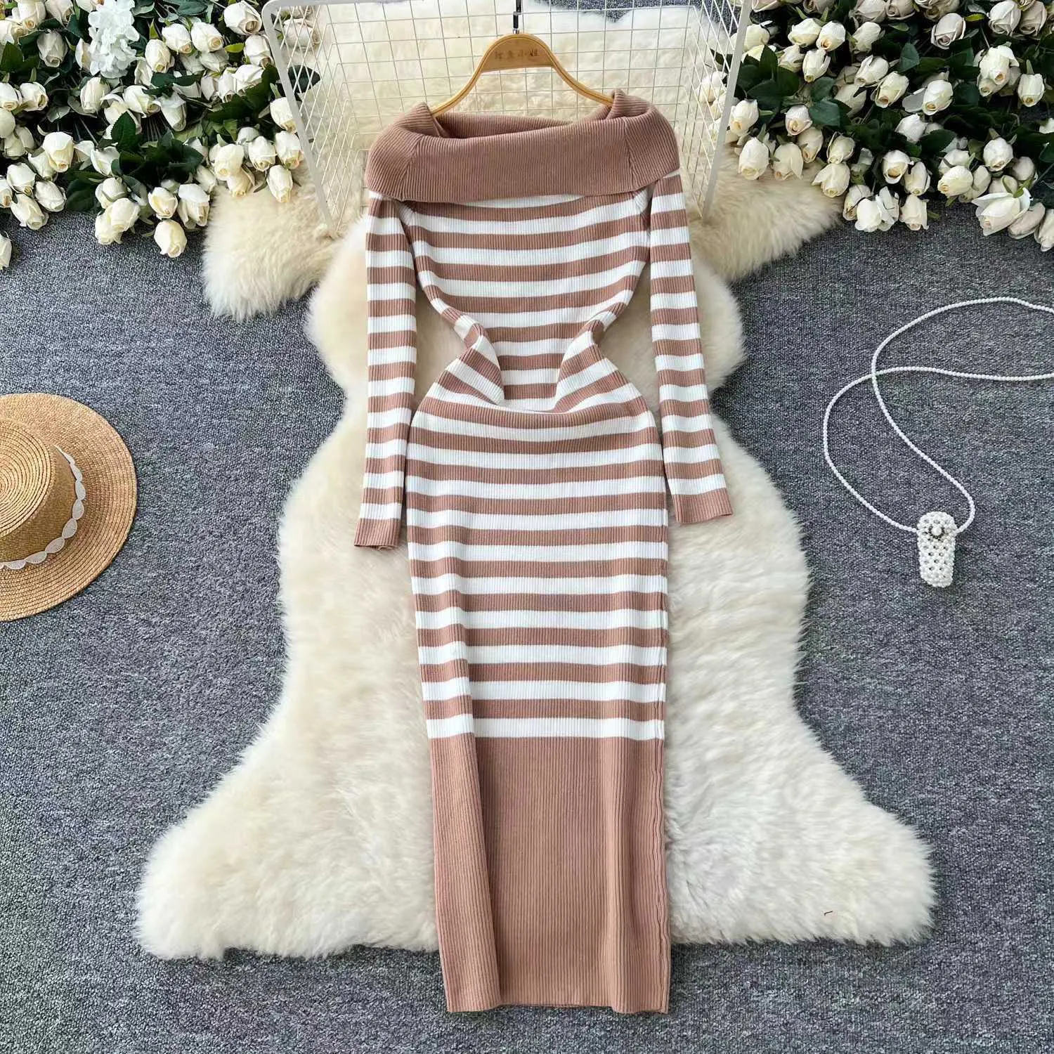 Aiertu long sweater dress outfit Autumn and Winter Elegant Slim-Fit Sheath Slimming off-Shoulder Collarbone Black and White Stripe Knitted Dress