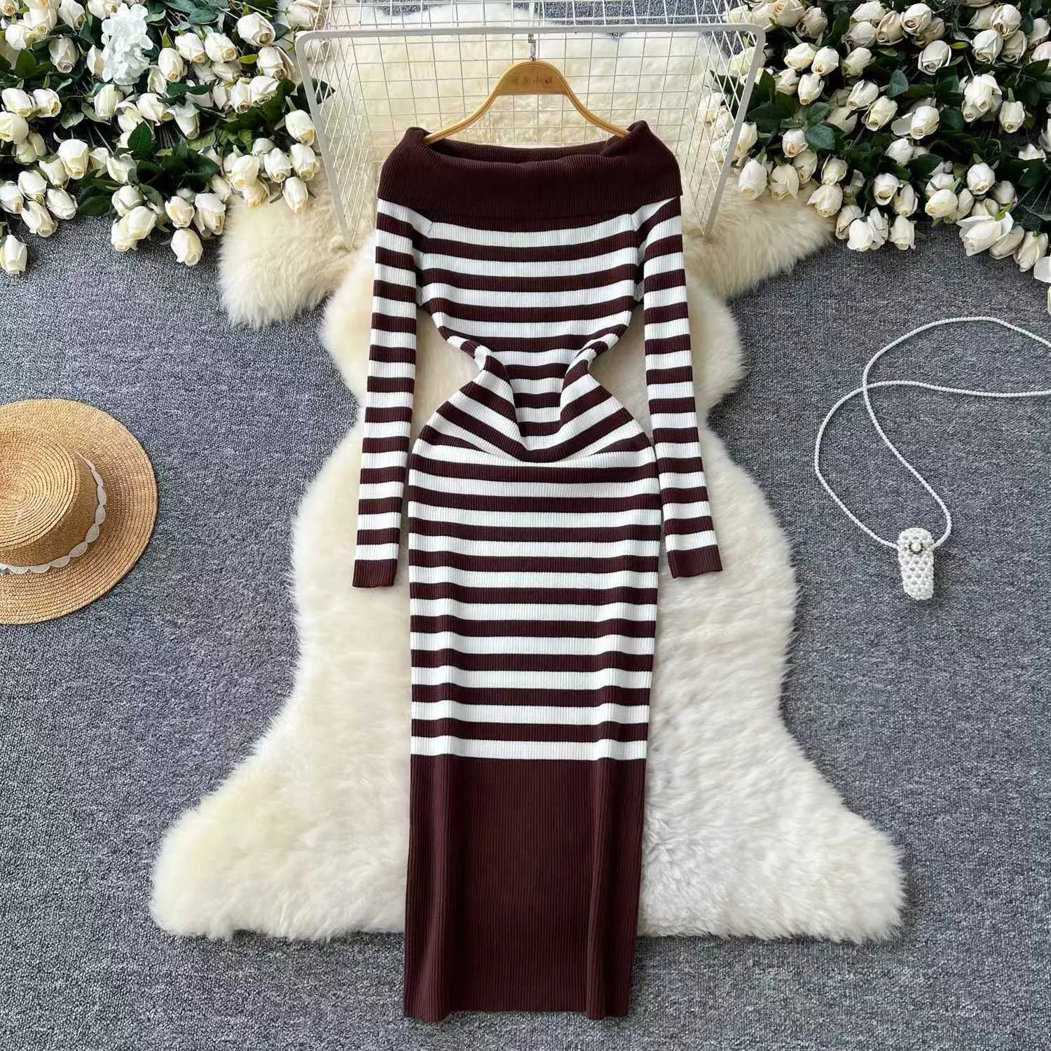 Aiertu long sweater dress outfit Autumn and Winter Elegant Slim-Fit Sheath Slimming off-Shoulder Collarbone Black and White Stripe Knitted Dress