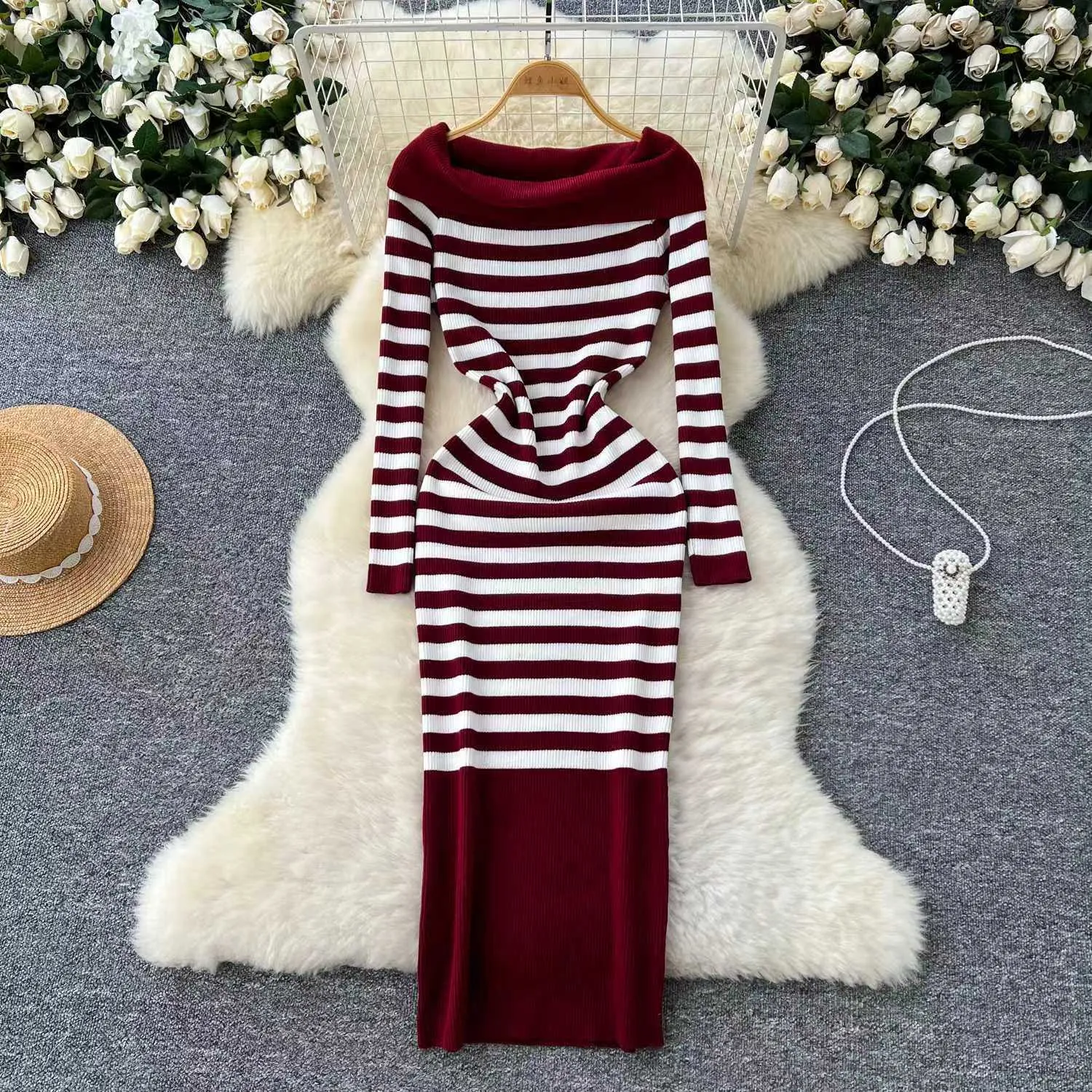 Aiertu long sweater dress outfit Autumn and Winter Elegant Slim-Fit Sheath Slimming off-Shoulder Collarbone Black and White Stripe Knitted Dress