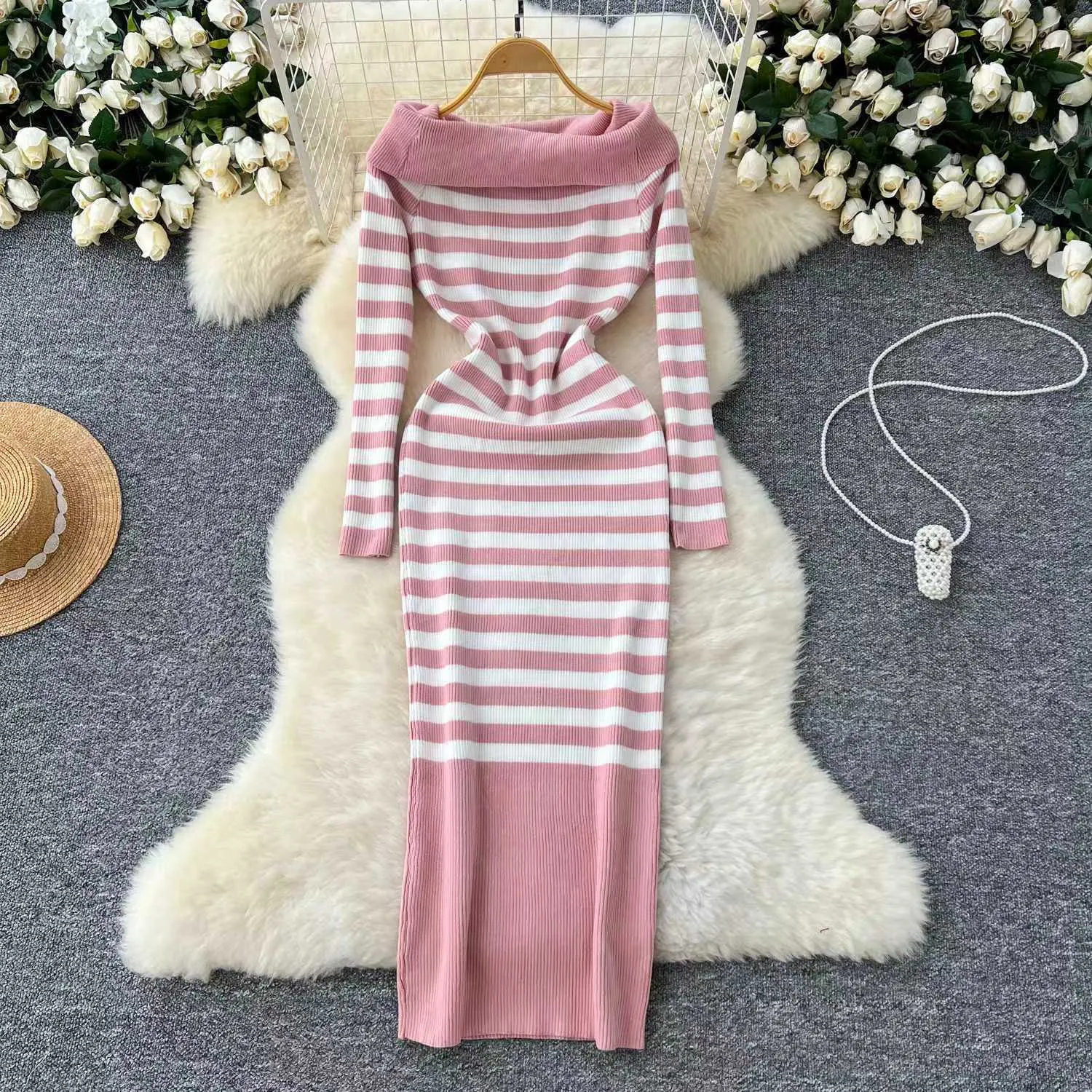 Aiertu long sweater dress outfit Autumn and Winter Elegant Slim-Fit Sheath Slimming off-Shoulder Collarbone Black and White Stripe Knitted Dress