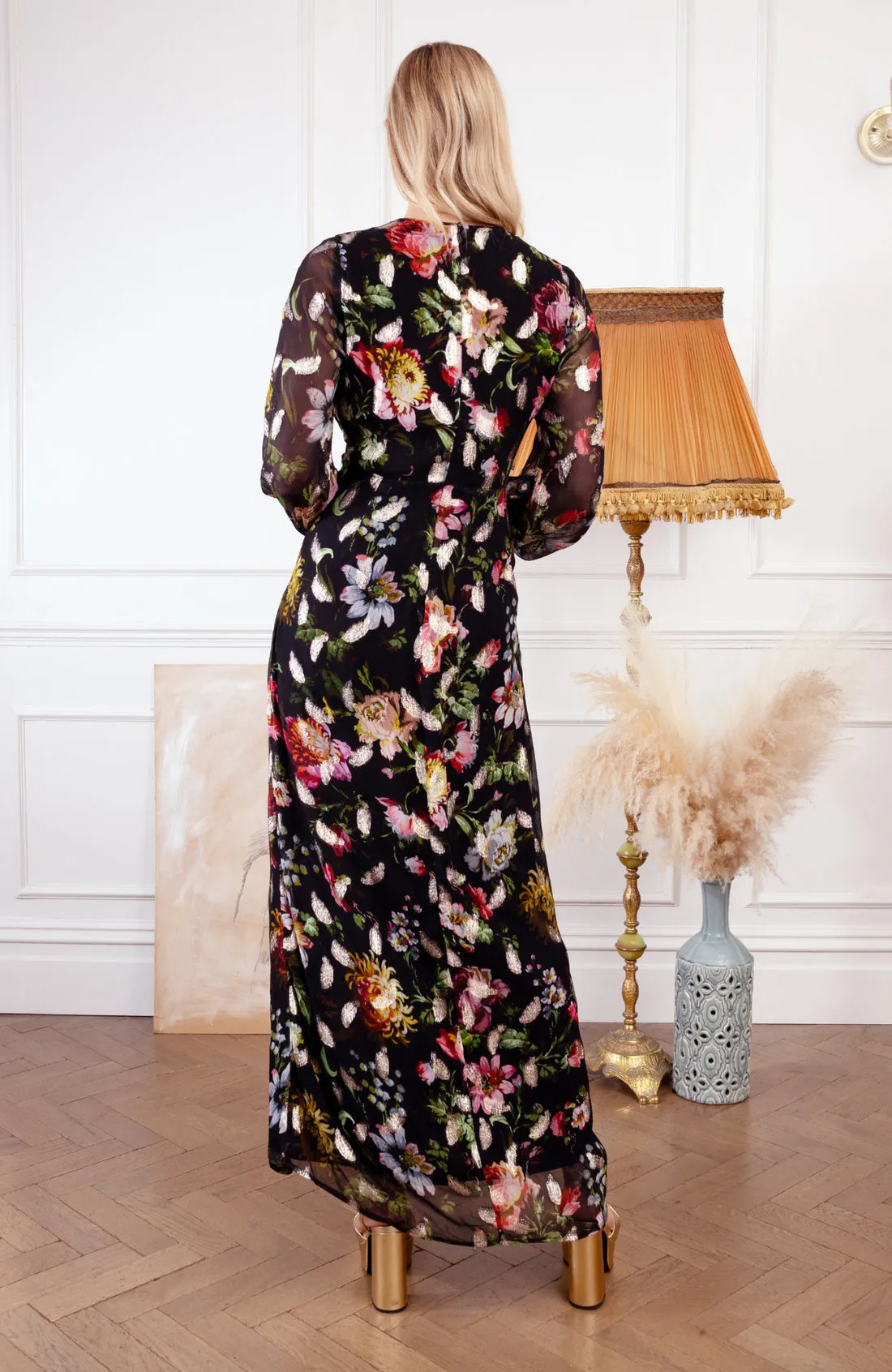 Hope & Ivy The Dara Maxi Dress in Feather Lurex